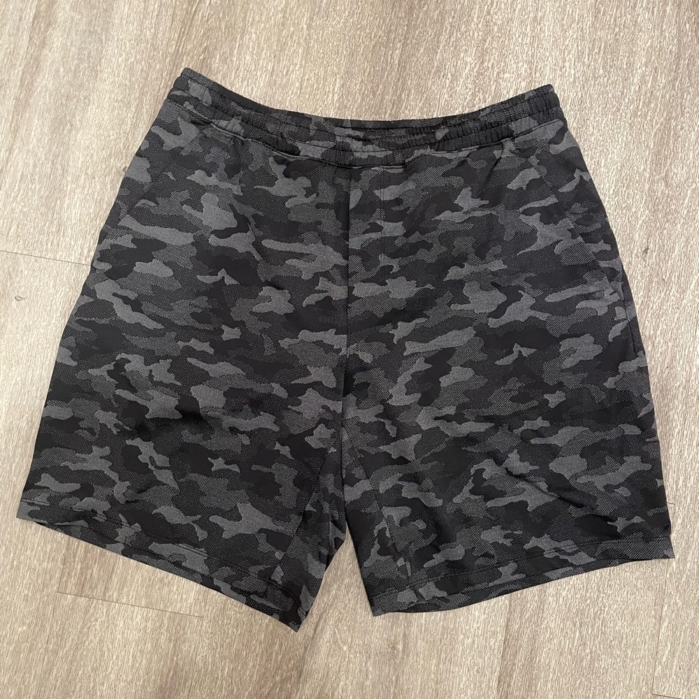XL Lululemon Pace Breaker short w Liner